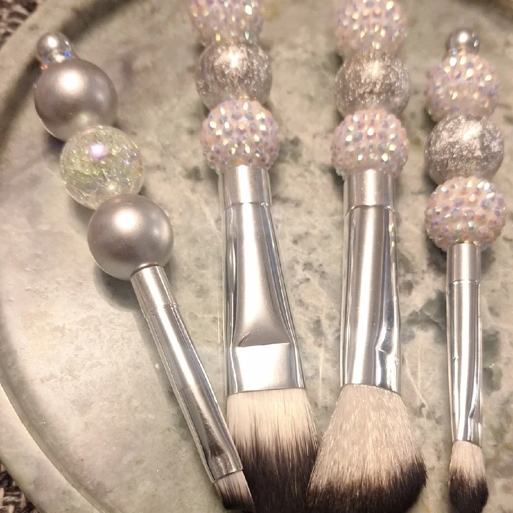 Elegant Silver Makeup Brush Set